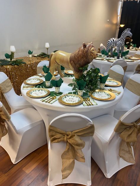 Safari Birthday Centerpiece Ideas, Safari Table Decorations Jungle Theme Birthday Party Ideas, Safari Birthday Party Table Set Up, Safari Cake Table Ideas, Safari Theme Centerpieces Diy, Lion King Table Decorations, Safari Baby Shower Table Setting, Bapteme Jungle Safari, Safari Baby Shower Table Decor