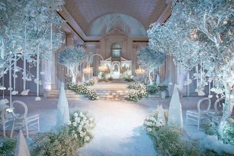 Glamorous Wedding Venue, Asian Wedding Venues, Asian Wedding Decor, Wonderland Wedding Theme, Fairy Tail Wedding, Dream Wedding Reception, Wedding Entrance Decor, Wedding Stage Design, Luxury Wedding Decor