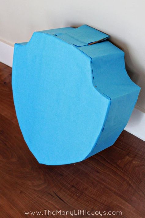 Turn an empty cardboard box into an impressive DIY piñata using items you already have around the house. It's an inexpensive way to add some excitement to your child's next birthday party. Paw Patrol Pinata Diy, Cardboard Boxes Ideas, Pinata Paw Patrol, Paw Patrol Pinata, Pinata Diy, Paw Patrol Birthday Theme, Paw Patrol Decorations, Birthday Party Diy, Psi Patrol