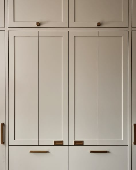 Bifold Cabinet Doors Kitchens, Fluted Kitchen Hood, Quarterline Kitchen Cabinets, Modern Inset Kitchen Cabinets, Reeded Kitchen Hood, Fluted Hood Vent, Cabinet Fluting Panel, Textured Horizontal Kithen Cabinets, Cabinet Profiles