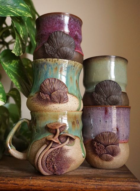 Unique Pottery Ideas Creative, Pottery Mugs Ideas, Easy Pottery Ideas, Unique Pottery Ideas, Pottery Glaze Ideas, Mushroom Mugs, Pottery Home Decor, Weird Furniture, House Ceramic