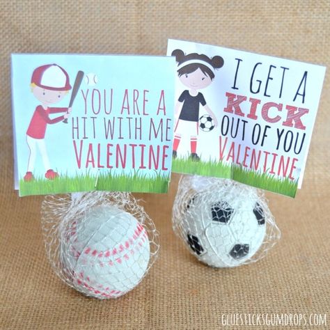 Looking for a candy-free idea for a Valentine's Day classroom gift? Use these sports valentines with bouncy balls. All the fun with none of the sugar! Sports Valentines, Candy Free Valentines, Valentines Ideas For Him, Valentine Printables, Valentinstag Party, Class Valentines, Valentine Gifts For Kids, Valentine's Day Printables, Printables For Kids