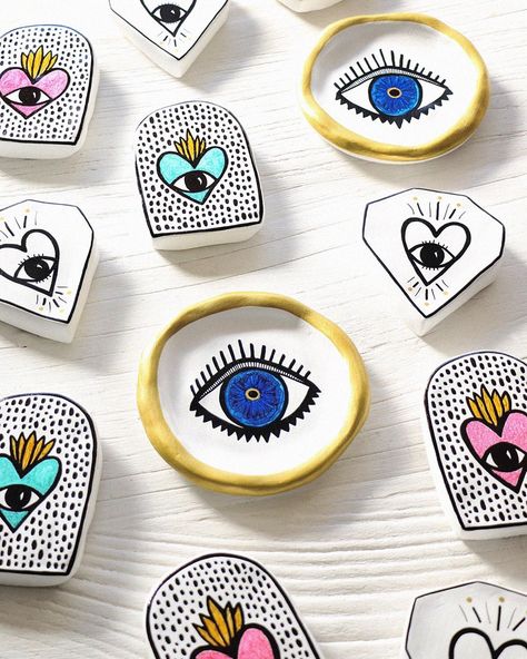 Evil Eye Clay, Eye Clay, Sacred Love, Porcelain Jewellery, Ceramic Eye, Witch Crafts, Quick Crafts, Ceramics Ideas, Evil Eyes