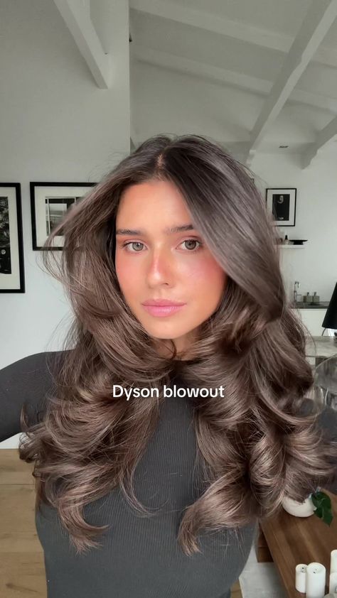 Definitely the most asked question on my profile so here’s finally how... | TikTok Blowout Curls, Rambut Brunette, Brown Hair Inspo, Dyson Airwrap, Blow Dry Hair, Makijaż Smokey Eye, Blowout Hair, Peinados Fáciles Para Cabello Corto, Long Brown Hair