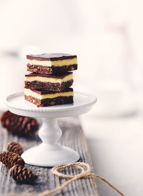 Nanaimo Bar Recipe, Canadian Dessert, Nanaimo Bars, Coconut Dessert, Most Popular Desserts, Xmas Baking, Holiday Desserts Table, Bars And Squares, Brownie Desserts