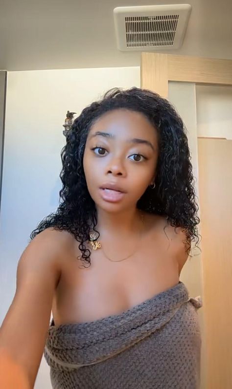 Skai Jackson Boyfriend, Skai Jackson Aesthetic, Skia Jackson, Sky Jackson, Black Women Celebrities, Tiwa Savage, Healthy Water Drinks, Women Celebrities, Skai Jackson