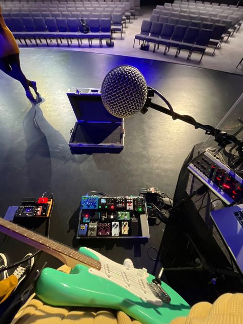 Guitar And Microphone Aesthetic, Mic Setup Aesthetic, Worship Guitar Pedalboard, Band Stage Aesthetic, Worship Band Aesthetic, Electric Guitar Setup, Band Setup, Guitar Worship, Electric Guitar Aesthetic