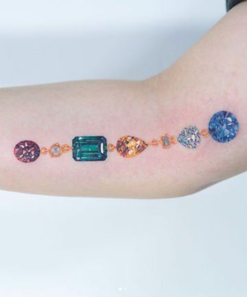 Family Birthstones, 21 Gemstone Tattoos So Pretty You Won't Need Jewelry Anymore - (Page 7) Pearl Tattoo, Stone Tattoo, Gem Tattoo, Jewel Tattoo, Crystal Tattoo, Kunst Tattoos, Diamond Tattoos, 4 Tattoo, Tattoo Bracelet