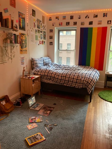 Pride Bedroom Ideas, 90s Themed Room, Gay Room, College House, Student Room, Future Room, Aesthetic Room Ideas, Mens Bedroom, Cute Bedroom Decor