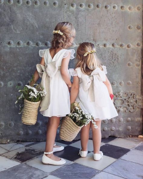 Too cute! #repost from @pictura_fotografia #wedding #weddingday #weddingparty #flowergirl #weddingphotography #pageboy #weddings… Flower Girl Proposal, Straw Basket, Flower Girl Basket, Dresses Kids Girl, Bridesmaids Gifts, Future Wedding, Baby Dress, Kids Dress, Wedding Inspo