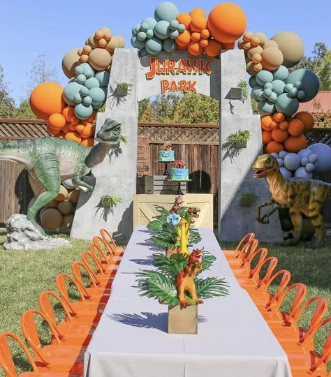 Theme Park Birthday Party, Jurassic Themed Birthday Party, Dinosaur Party Theme Ideas, Dinosaur Park Party, Three Rex Birthday Party Backdrop, Dinosaur Outdoor Birthday Party, Dinosaur Birthday Party Outside, Dinosaur 4 Birthday Party, T Rex Birthday Party Decoration