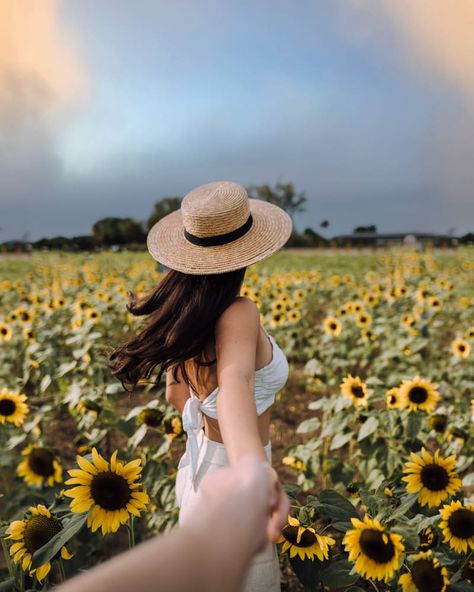 Instagram Pose Ideas, Most Instagrammable Places, Sunflower Field, Instagrammable Places, Instagram Pose, How To Pose, Pose Ideas, Photoshoot Ideas, Sunflower