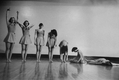 Posture Class for Girls at Barnard College, students demonstrating the “drooping daisy” exercise for relaxation. Walter Sanders, 1954. Barnard College, Old Photography, Dance Movement, Dance Photos, Modern Dance, Contemporary Dance, Dance Pictures, Life Pictures, Dance Photography