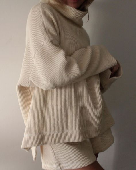 @naninstudio on Instagram: “Start the New Year cozy ❤️” Rib Sweater, 2000s Outfits, Relaxed Outfit, Cozy Fits, Comfy Fashion, Outfit Inspo Fall, Knit Set, Ribbed Sweater, Knit Cotton