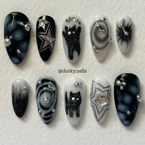 Nails Inspo Almond, Almond Nails Nail Art, Nail Designs Almond, Cosmic Cat, Fake Nails Designs, Hippie Nails, Punk Nails, Goth Nails, Grunge Nails