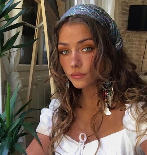 ριитєяєѕт: revantdetoi ☼ Matte Make Up, Natural Face Cleanser, Hair Scarf Styles, Cindy Kimberly, Bandana Hairstyles, Grunge Hair, Aesthetic Hair, 70s Fashion, Scarf Hairstyles