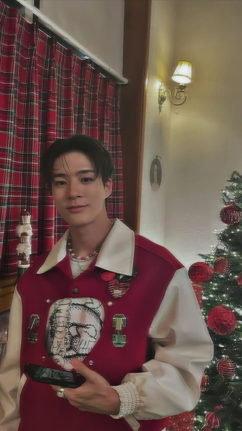 Nct Dream Christmas Wallpaper, Nct Christmas Wallpaper, Xmas 2024, Lockscreen Wallpaper, Mark Lee, Merry Xmas, Christmas Wallpaper, Pink Christmas, Red Christmas