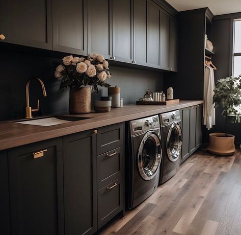 Cottagecore Kitchen, Dream Laundry Room, Mudroom Laundry Room, Laundry Room Renovation, Modern Laundry Rooms, Casa Country, Laundry Room Cabinets, Laundry Room Inspiration, Laundry Room Remodel