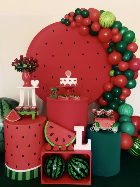 Watermelon Party Theme, Watermelon Birthday Party Theme, Watermelon Decorations, Melon Birthday, Fruit Birthday Party, Yalda Night, Watermelon Birthday Parties, Watermelon Day, Strawberry Shortcake Party