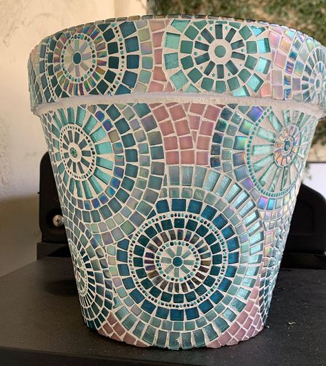 Mosaic Flower Pot Planters | How To Mosaic Mosaic Clay Pots, Flower Pot Mosaic, Mosaic Plant Pots, Plant Pot Accessories, Flower Pot Designs, Textured Pots, Cascading Plants, Vertical Garden Pots, Mosaic Plant