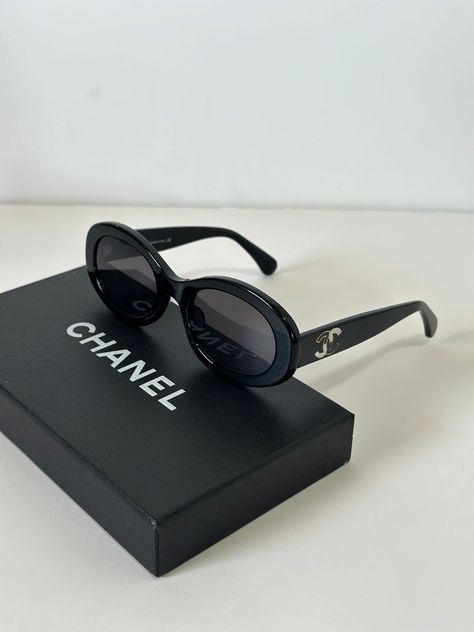 Chanel Shades, Realistic Wishlist, Classy Vibes, Bored Jar, Chanel Glasses, Luxury Belts, Stylish Glasses, Girly Jewelry, Beauty Accessories