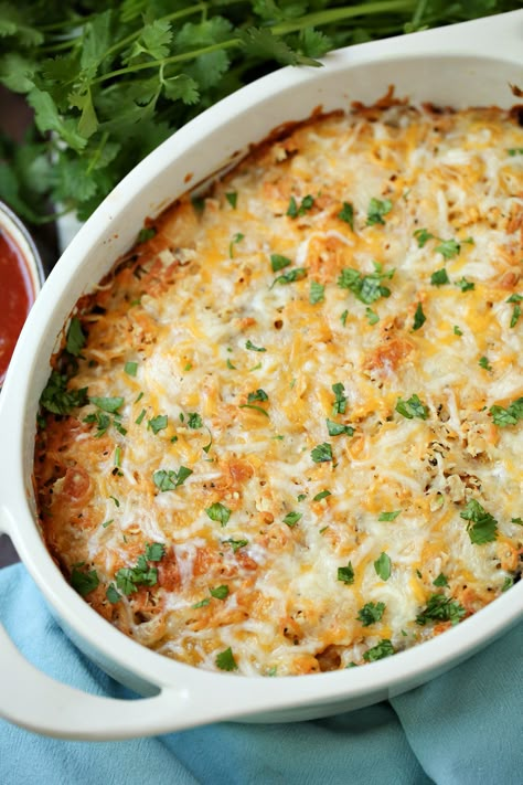 Chicken Taco Casserole - Easy family dinner casserole recipe. Delicious, too. Kids loved it and I could eat quite a bit since it's Weight Watchers friendly. Chicken Taco Casserole, Weight Watchers Casserole, Ww Dinners, Smart Points Recipes, Dinner Casserole Recipes, Weight Watchers Recipe, Weight Watcher Meals, Weight Watchers Chicken, Weight Watchers Food