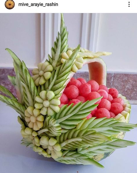 Veggie Display, Edible Fruit Arrangements, Fruit Buffet, Watermelon Crafts, Fruits Decoration, Fruit Creations, Watermelon Art, Watermelon Carving, Amazing Food Decoration