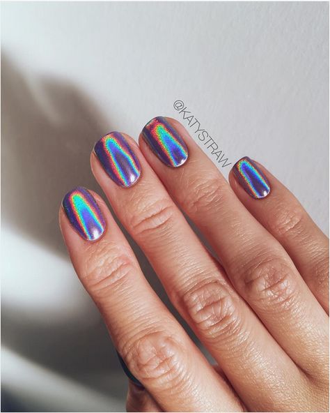 We are OBSESSED with these holographic nails! Holographic Nail Designs, Nail Goals, Holo Nails, Gel Nail Colors, Holographic Nails, Gel Nail Designs, Chrome Nails, Powder Nails, Gel Manicure