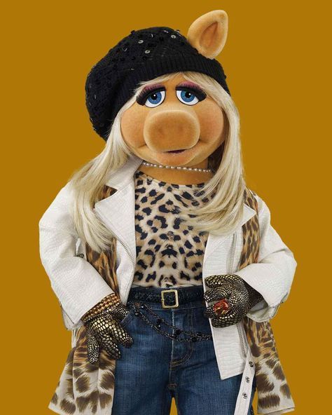 The only Fall Fashion Inspo we need Miss Piggy Costume, Person Photography, Sesame Street Muppets, Silly Puppets, Fraggle Rock, The Muppet Show, Miss Piggy, Autumn Wardrobe, Tv Characters