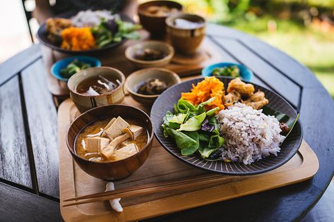 What is the Okinawa Diet and How Can You Follow It to Live Longer Okinawa Diet, Fiber Rich Vegetables, Blue Zones Diet, Japanese Diet, Anti Oxidant Foods, Zone Diet, Tiny Island, Soy Recipes, Carbohydrates Food