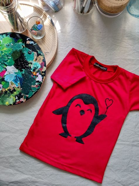 Fabric Painting On Tshirts, Fabric Painting On Clothes T Shirts, Painting On Tshirts, Painted Tshirt, Shirt Painting, Tshirt Painting, Fabric Painting On Clothes, Fabric Paint Designs, Embroidery Print