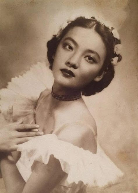 Vintage Portraits Photography, Most Famous Photographers, Old Time Photos, Old Shanghai, Old Portraits, Famous Photographers, Old Fashion, Vintage Portraits, Oui Oui