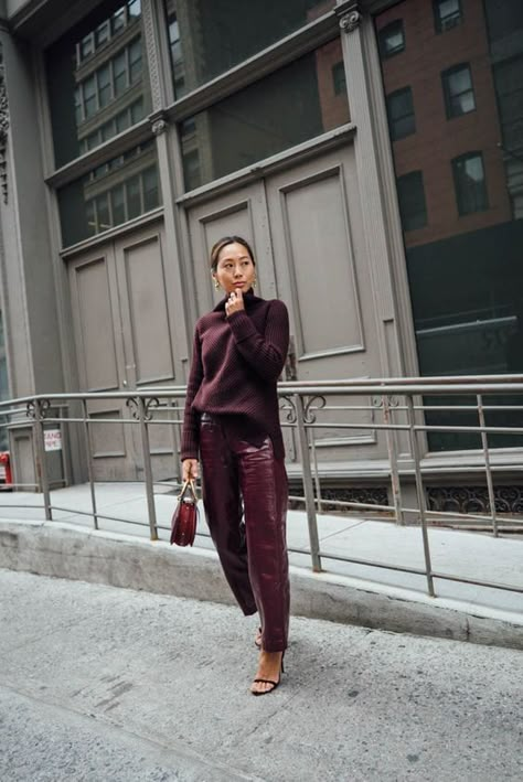 How to Wear Burgundy Outfits? 30 Styling Tips Burgundy Shoes Outfit, Sweater Song, Vinyl Pants, Fall Forward, Aimee Song, Monochromatic Fashion, Burgundy Pants, Burgundy Outfit, Burgundy Fashion