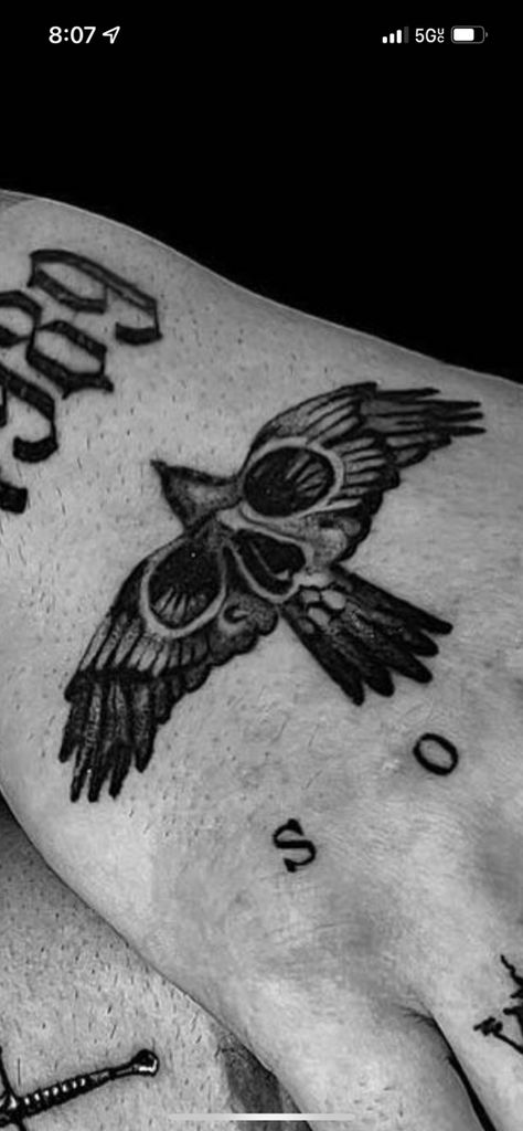 Traditional Tattoo Sleeve Filler Ideas, Crow Hand Tattoo Men, Men’s Gothic Tattoos, Small Black And Grey Tattoos For Men, Small Black Tattoos For Men, Small Dark Tattoos For Men, Gallows Tattoos, Back Tattoo For Men Upper, Fancy Tattoo For Boy