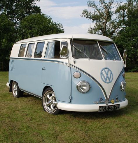 1967 VW Splitscreen Camper Van- I had one like this with a pop-top camper style in dark blue and white, and a '63 beige van that I'd street race, beat most in the short run Vw Kampeerwagens, Vw Minibus, Vw Splitscreen, Van Vw, Volkswagen Camper Van, Volkswagen Vans, Vw Lt, Vw Bus Camper, Combi Volkswagen