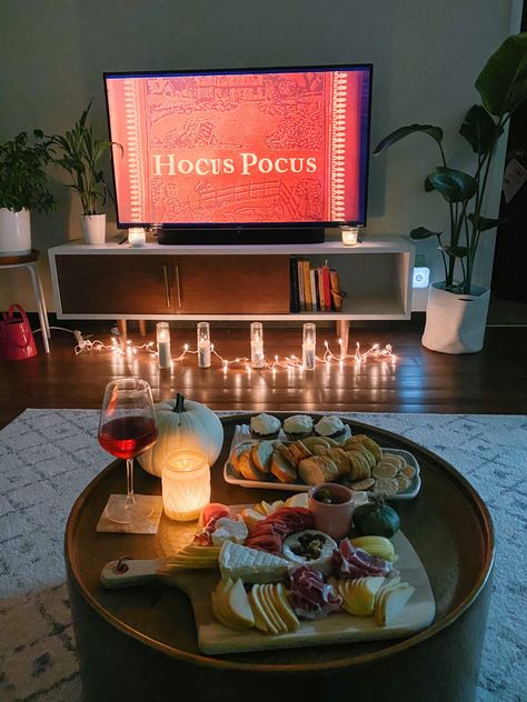 Hocus Pocus Dinner And Movie, Hocus Pocus Night, Hocus Pocus Movie Night, Fall Movie Night, Fall Movie, Hocus Pocus Movie, Movie Night Theme, Hocus Pocus Party, Spooky Night