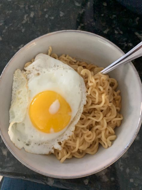 Over East egg with spicy noodles Eggs And Noodles, Noodle With Egg, Roman Noodles, Hangover Food, Curry Noodles, Spicy Noodles, Instant Noodles, Scrambled Eggs, Meal Ideas