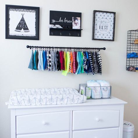 DIY: Organize your slouchy beanies with this stylish and functional set up. Easy, inexpensive and can be completed in under 30 minutes. Beanie Organization, Baby Hat Storage, Hat Organization Ideas, Diy Beanie, Nursery Organization Diy, Diy Organize, Baby Nursery Organization, Health Art, Baby Nursery Themes