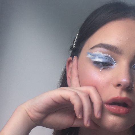 Blue Angelic Makeup, Clouds Eye Makeup, Wind Costume Ideas, Blue Tears Makeup, Air Makeup Element, Rain Cloud Makeup, Ice Blue Eye Makeup, Blue Pastel Makeup, Blue Pearl Makeup