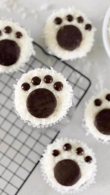 Natalia 🇧🇻 | Cakes Cupcakes Macarons on Instagram: "Polar Bear Pow cupcakes 🐻‍❄️ Cute or Not? 😊 Do you guys like the idea? Credit @lovliecakes" Teddy Bear Cupcakes Ideas, Bear Cupcakes Ideas, Polar Bear Cupcakes, Caroline Birthday, Polar Bear Cupcake, Cupcakes Cute, Teddy Bear Cupcakes, Salted Caramel Cupcakes, Bear Cupcakes