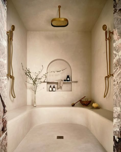 Tadelakt Showers Project Gallery Roman Bath House Aesthetic, Roman Baths Aesthetic, Bathhouse Aesthetic, Roman Interior Design, Roman Bathhouse, Roman Bath House, Organic Modern Bathroom, Elegant Bathroom Decor, Show House