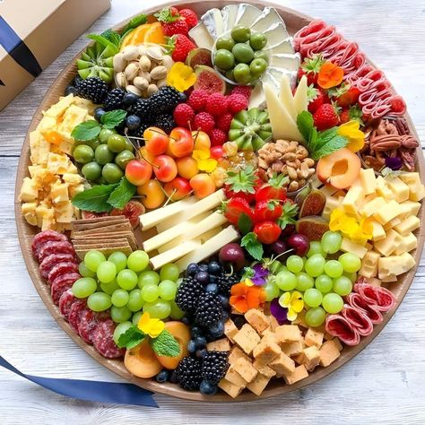 Cheeseboard Platter, Graze Board, Graze Boxes, Charcuterie Appetizers, Grazing Platter, Deco Fruit, Fruit Platter Designs, Platter Ideas, Grazing Board