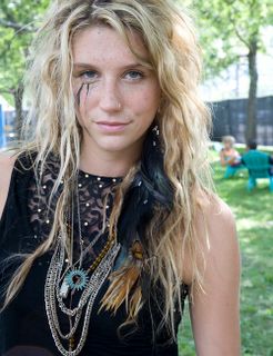 Kesha can i just steal her hair pleaaaaaaaaaaaaaaaaaaaaaaaaaaaaaaaase Kesha Aesthetic, Kesha Costume, Kesha Style, Kesha Concert, Kesha Hair, Kesha Animal, Kesha Rose, Kesha, Rock Chic