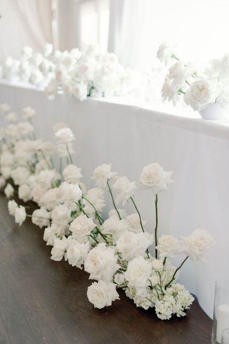 Modern Wedding Florals, White Rose Centerpieces, Rose Centerpieces Wedding, White Floral Centerpieces, Neutral Wedding Flowers, White Floral Arrangements, White Flower Arrangements, White Roses Wedding, White Centerpiece