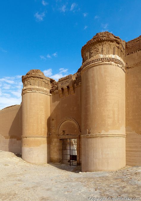 middle eastern palaces and castles | Qasr al-Hayr al-Sharqi (Eastern al-Hayr Palace or the "Eastern Castle ... Middle Eastern Village, Middle Eastern Castle, Middle Eastern Palace, David Dibble, Middle Eastern Architecture, Arabian Palace, Eastern Architecture, Middle Eastern History, Persian Architecture