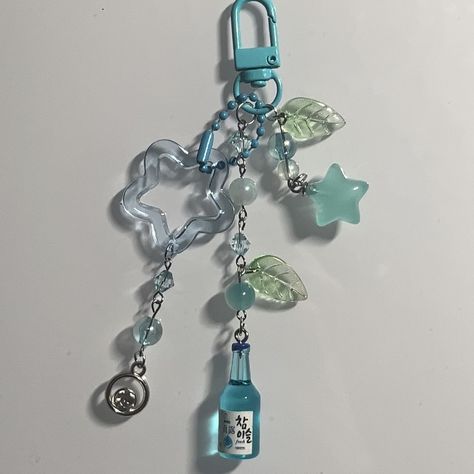 Soda Bottle Keychains Price $9.5 + Shipping DM or use link in bio to purchase [Slide 2] Blue Soda xx avail xx [Slide 3] Pink Soda xx sold out xx [Slide 4] Green Soda xx avail xx [Slide 5] Red Soda xx avail xx [Slide 6] Orange Soda xx avail xx tags 🏷️ #explore #explorepage #smallbusiness #smallbusinessowner #smallhusinessowners #smallbusinesssupport #handmade #jewelry Bottle Cap Keychains, Keychain Beads Ideas, Pink Soda, Beads Keychain, Keychain Ideas, Blue Keychain, Clay Keychain, Orange Soda, Soda Bottle