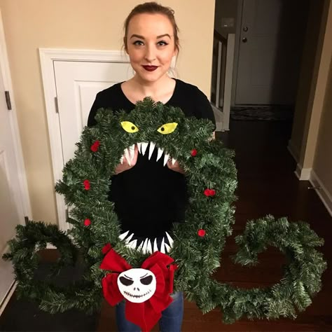 I Made The Wreath From Nightmare Before Christmas Navidad Jack Skellington, Nightmare Before Christmas Wreath, Nightmare Before Christmas Tree, Nightmare Before Christmas Nails, Nightmare Before Christmas Tattoo, Nightmare Before Christmas Wallpaper, Nightmare Before Christmas Decorations, Christmas Tattoo, Creepy Christmas