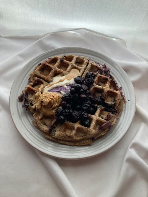 Waffle Breakfast, Morning Pancakes, Pudding Yogurt, Healthy Waffles, Blueberry Waffles, Jelly Doughnuts, Seed Cycling, Blueberry Oat, Breakfast Inspiration