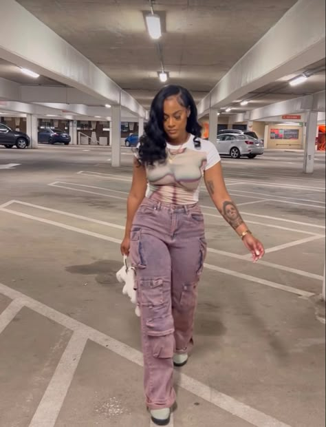 Purple Cargos Outfits, Afro Concert Outfit Ideas, Club Outfits For Women Night Baddie Sneakers, Casual Cute Outfits Black Women, Casual Birthday Outfit Black Women, Fashion Nova Summer Outfits, Cargo Pants Outfits Black Women, Sneaker Concert Outfit, Arcade Outfit Ideas Date