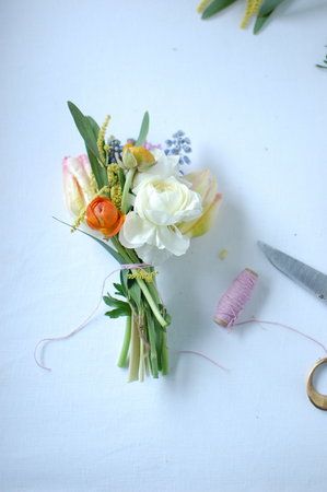 diy-bouquet Small Bridesmaid Bouquets, Small Bridal Bouquets, Small Wedding Bouquets, Prom Bouquet, Watercolor Bouquet, Spring Wedding Flowers, Colorful Bouquet, Wildflower Bouquet, Flower Arrangements Diy